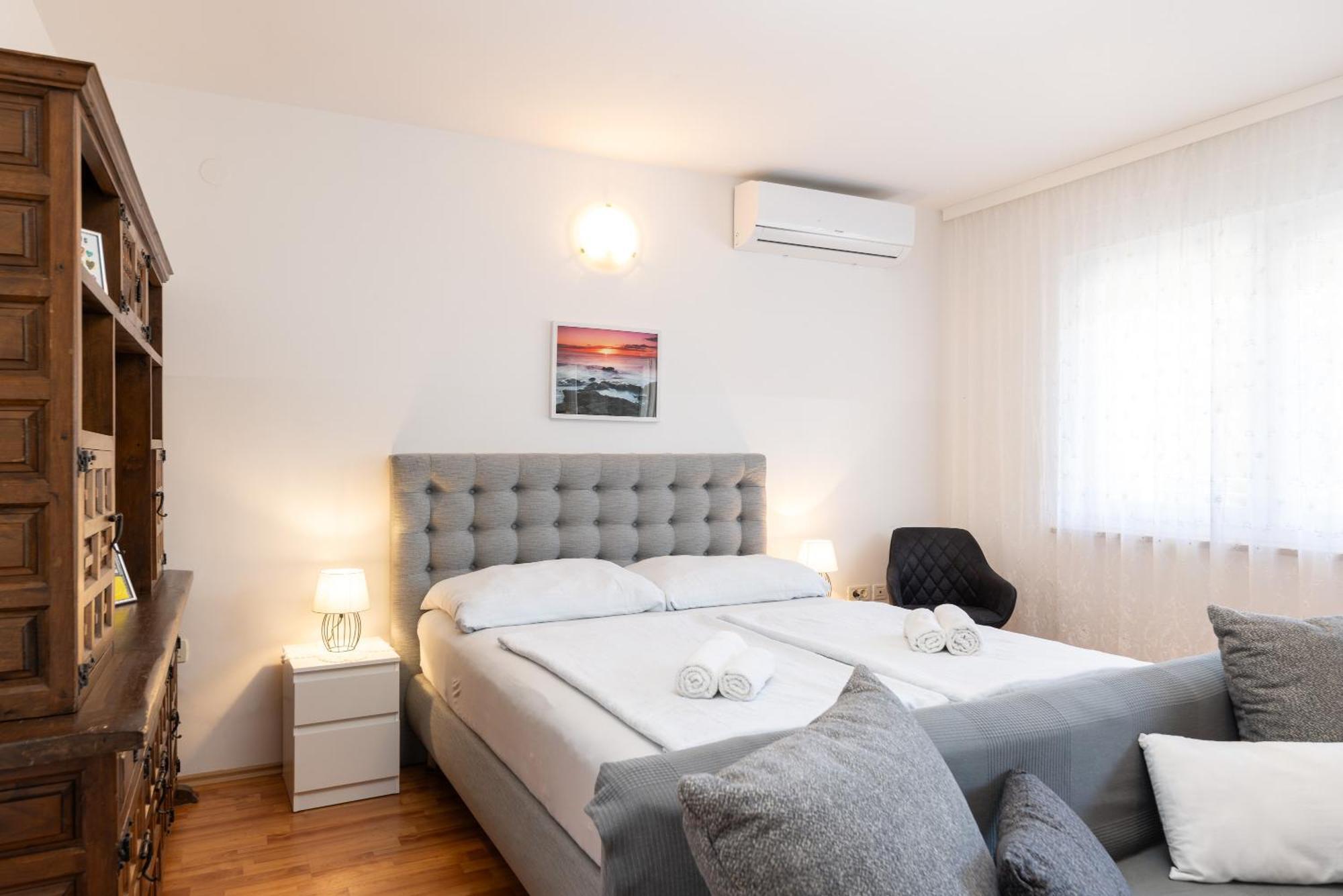 Seaside Guesthouse By Jr City Apartments Jadranovo Exterior photo