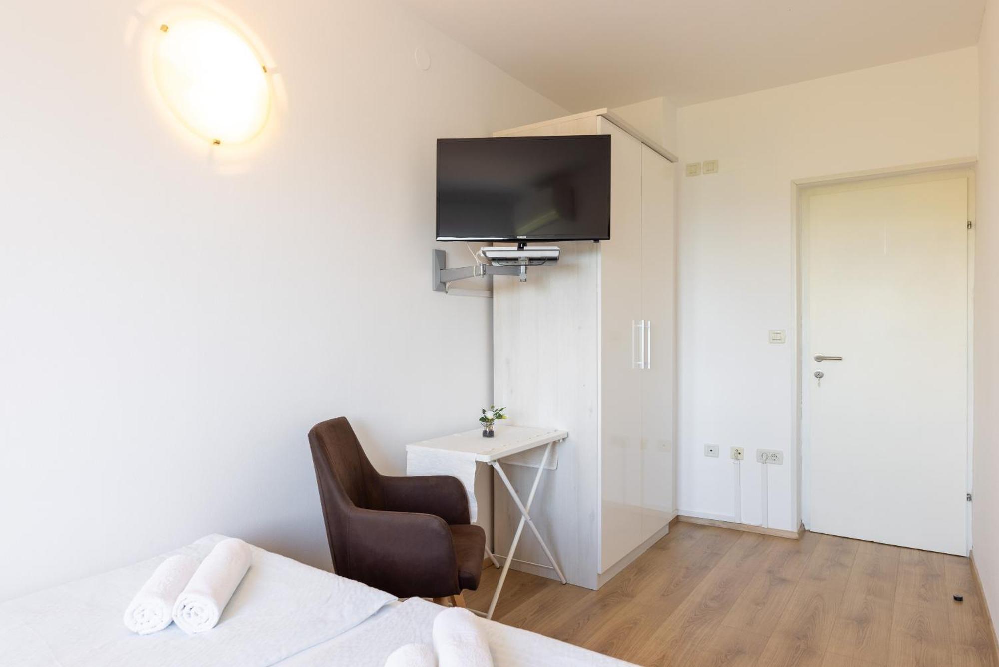 Seaside Guesthouse By Jr City Apartments Jadranovo Exterior photo