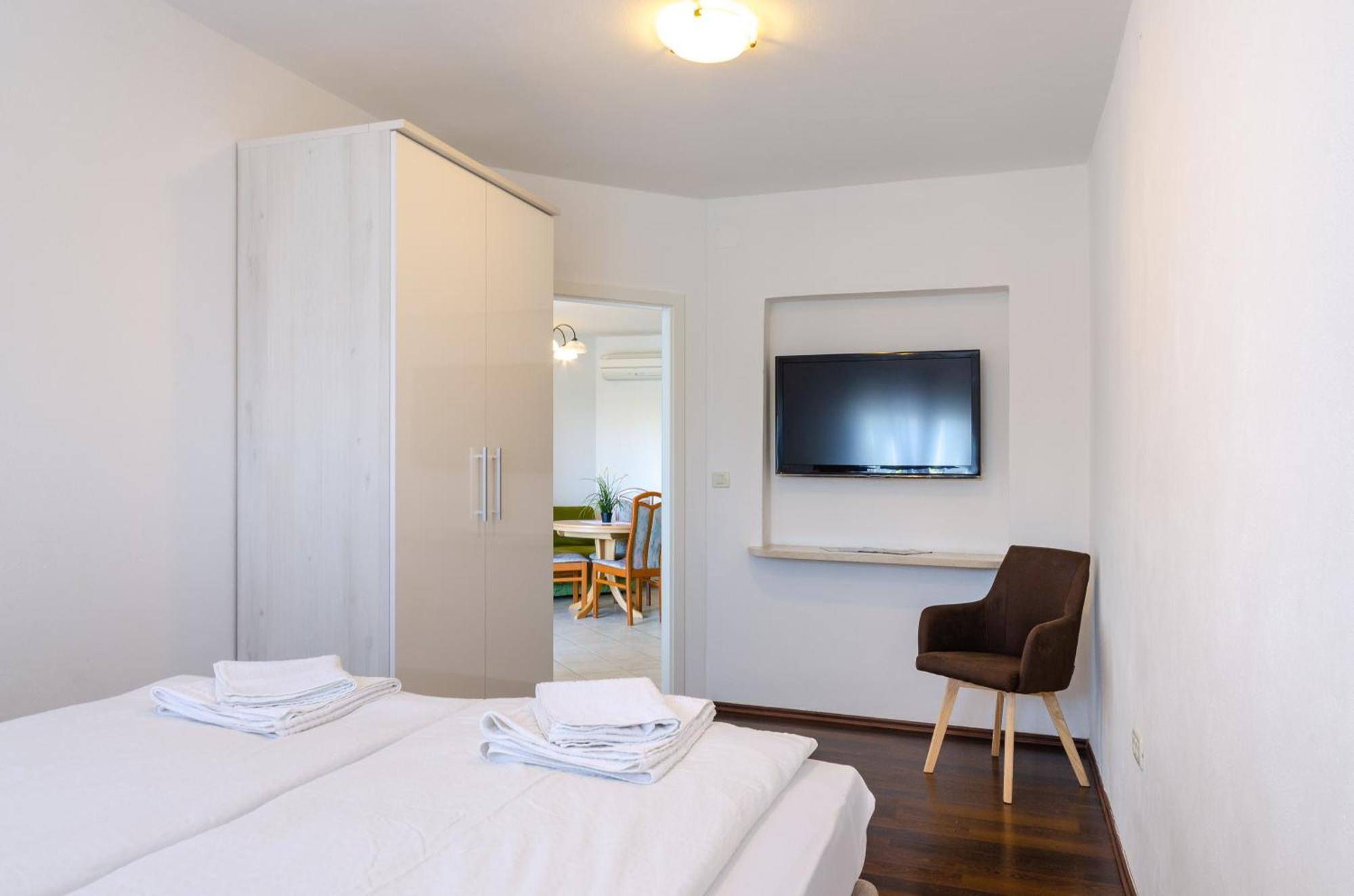Seaside Guesthouse By Jr City Apartments Jadranovo Room photo