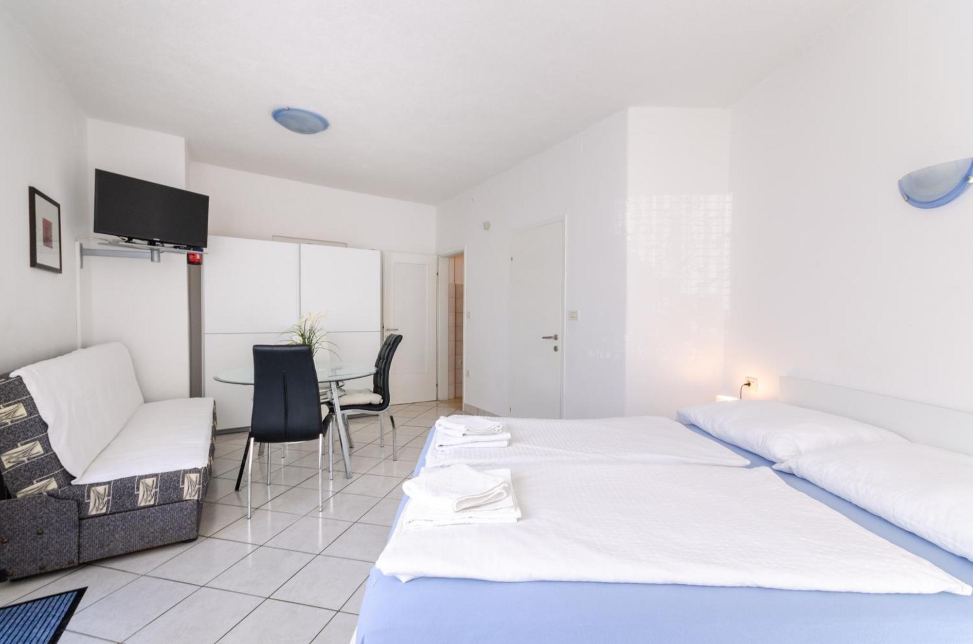 Seaside Guesthouse By Jr City Apartments Jadranovo Room photo