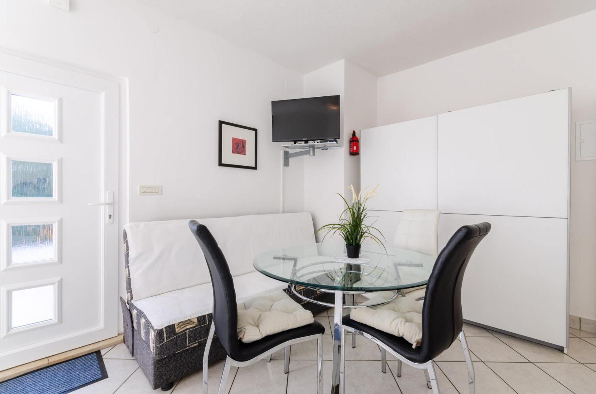 Seaside Guesthouse By Jr City Apartments Jadranovo Room photo