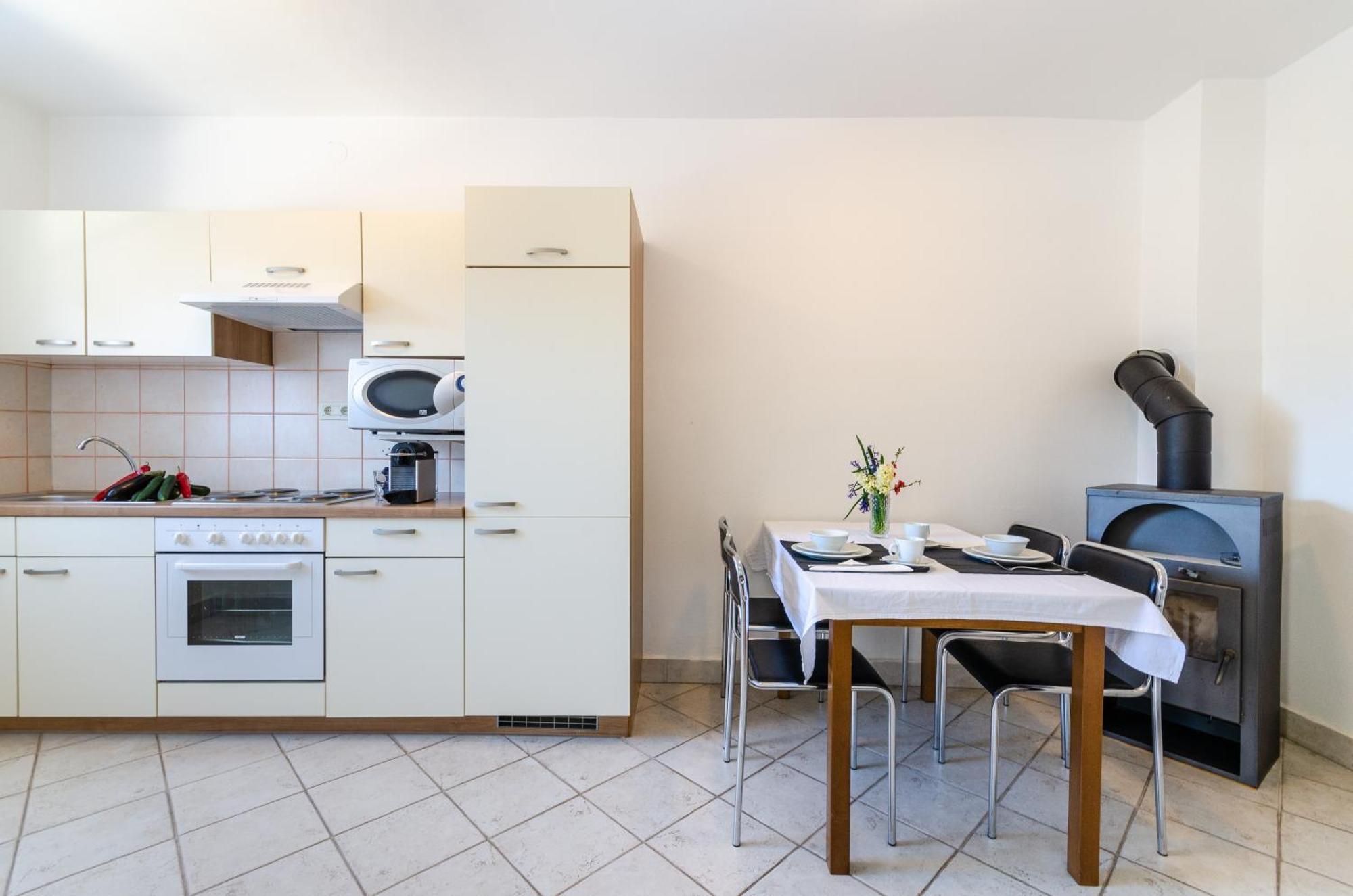 Seaside Guesthouse By Jr City Apartments Jadranovo Room photo