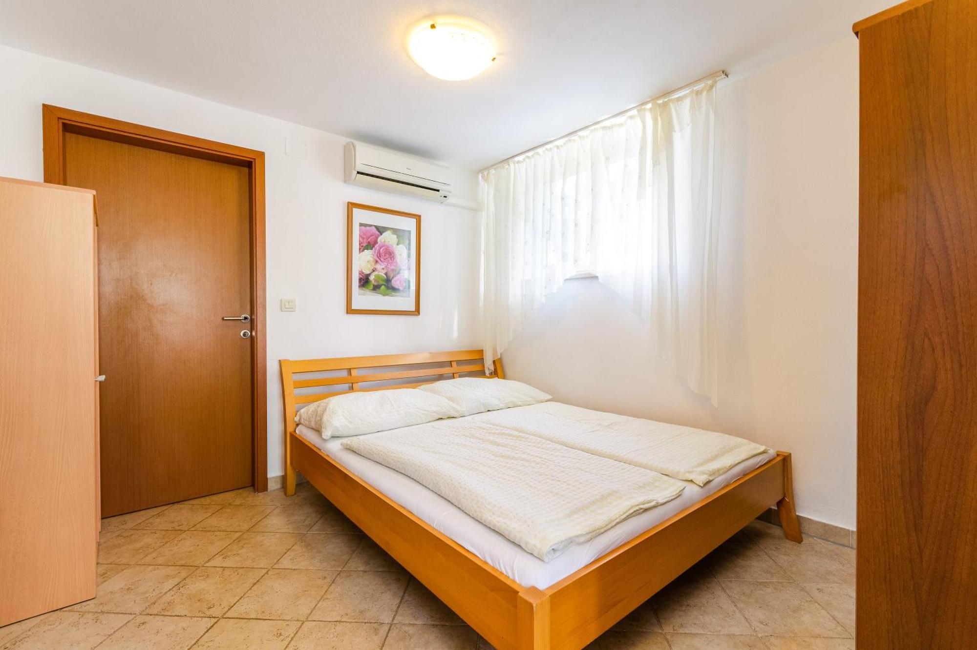 Seaside Guesthouse By Jr City Apartments Jadranovo Room photo