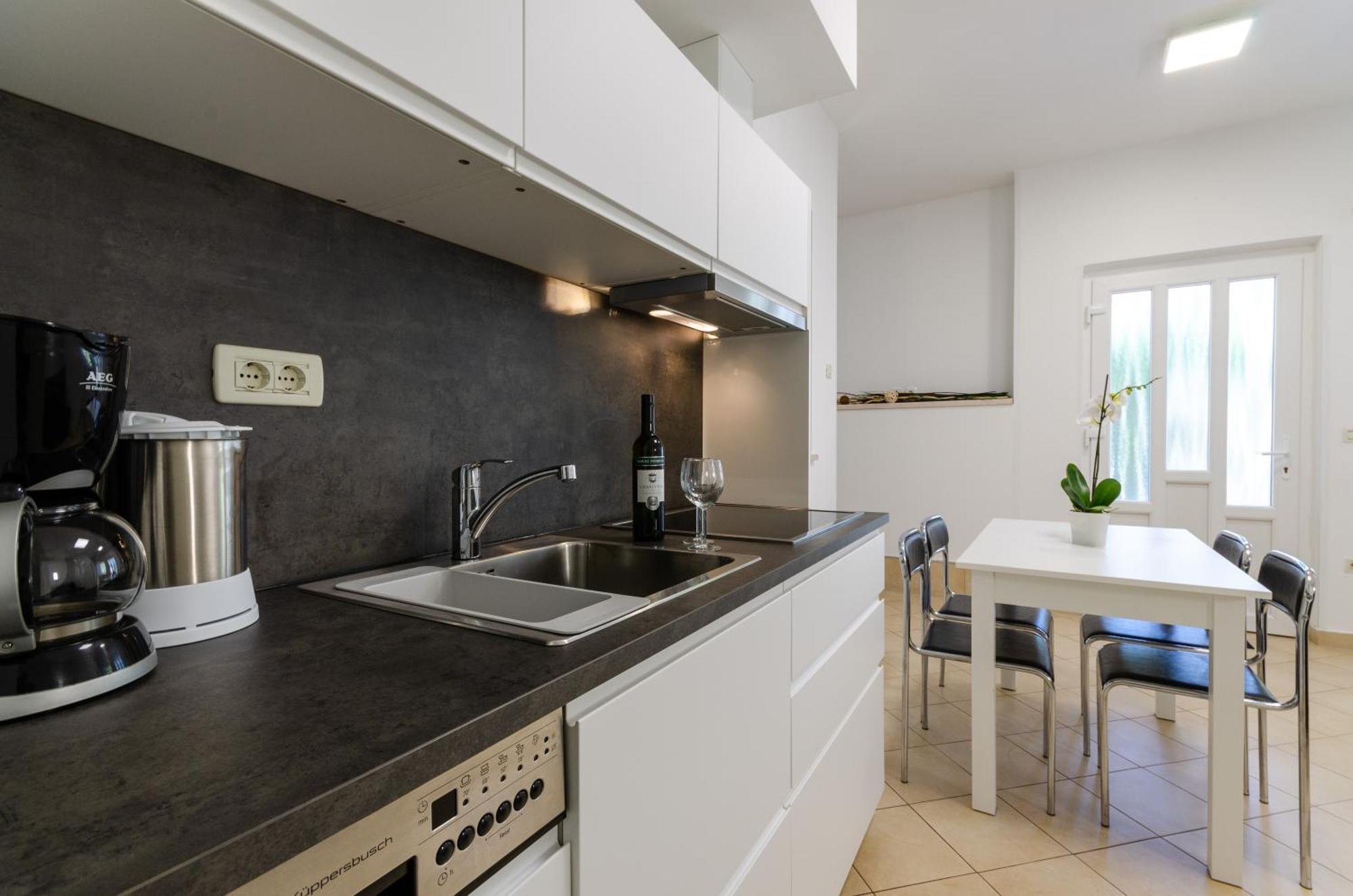 Seaside Guesthouse By Jr City Apartments Jadranovo Room photo