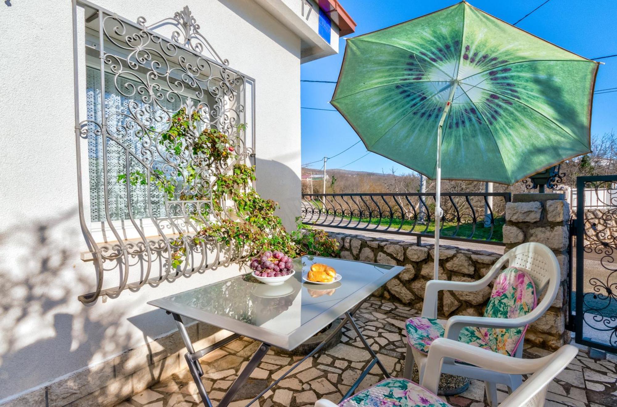 Seaside Guesthouse By Jr City Apartments Jadranovo Room photo